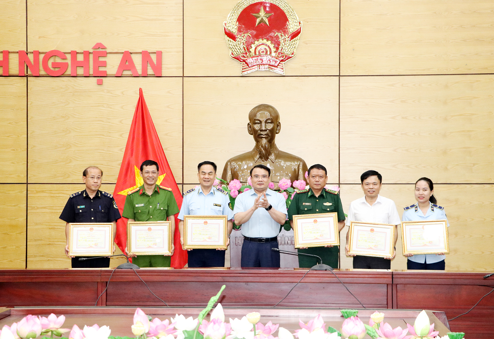 Anh-tin-bai